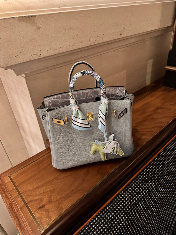  everyday bag close-up of hardware and finish 17