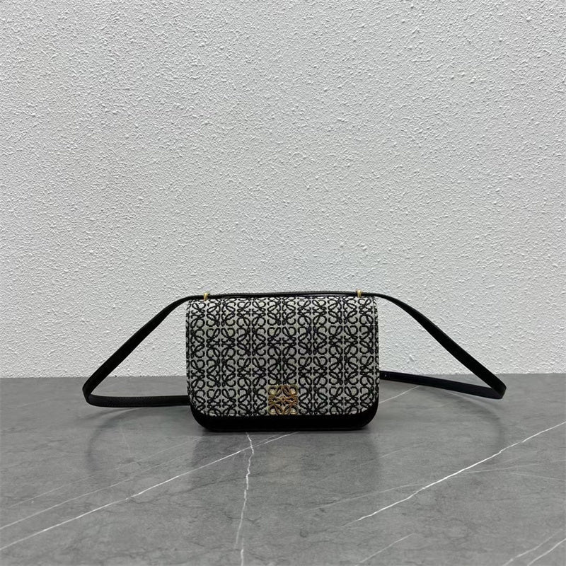 Ziva's Charm handbag – interior view (22.5cm*6.5cm*15.5cm)