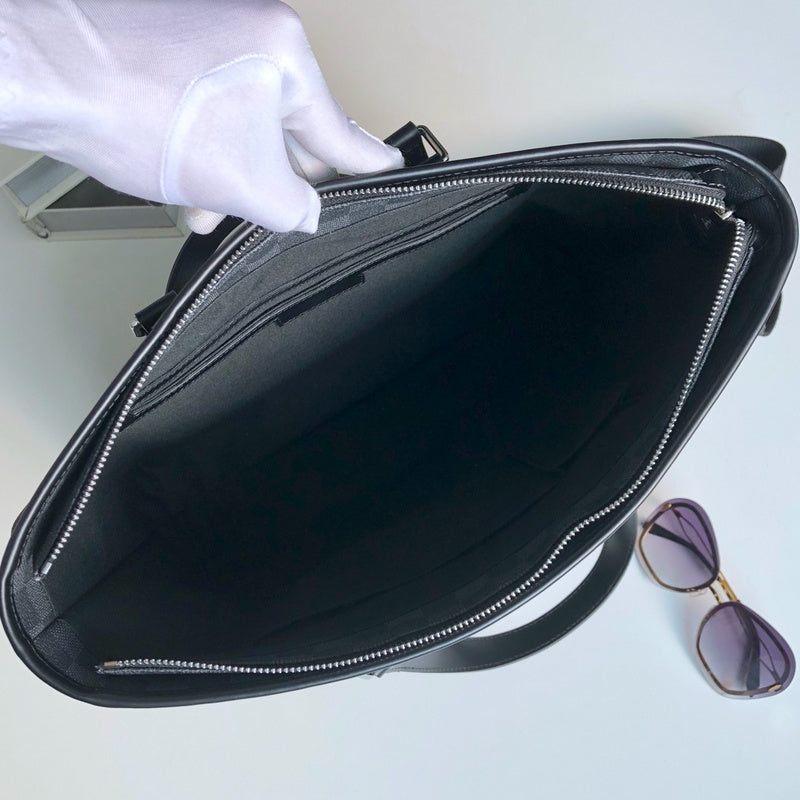 Front view of chic modern women's handbag – women's everyday handbag