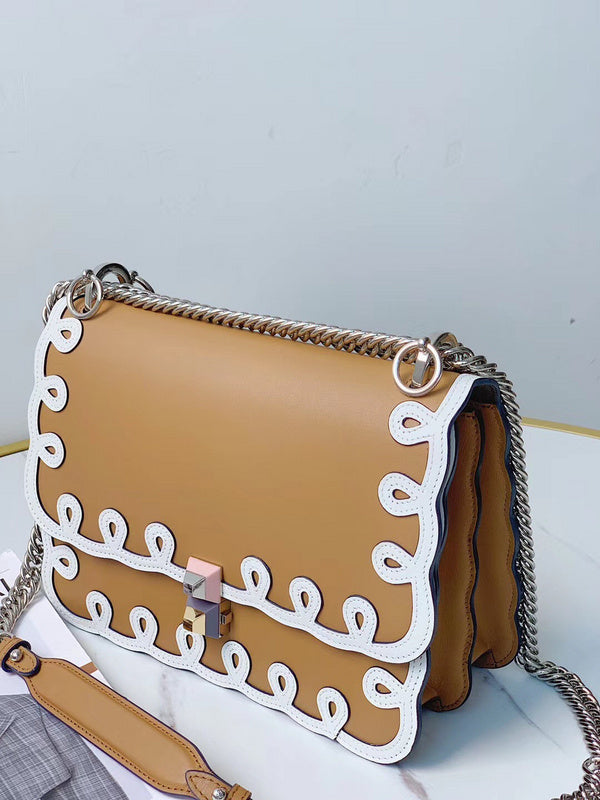 Ziva's Charm handbag – detail view (Standard Size)