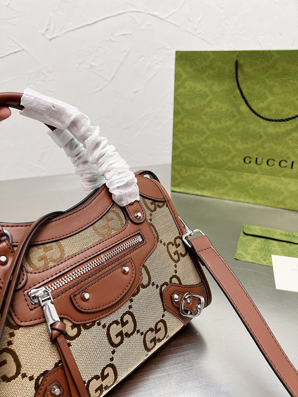Ziva's Charm handbag – detail view (one versatile size)