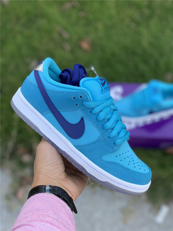 Nike Men's & Women's Luxury Fashion Trainers — Style 198 hardware detail