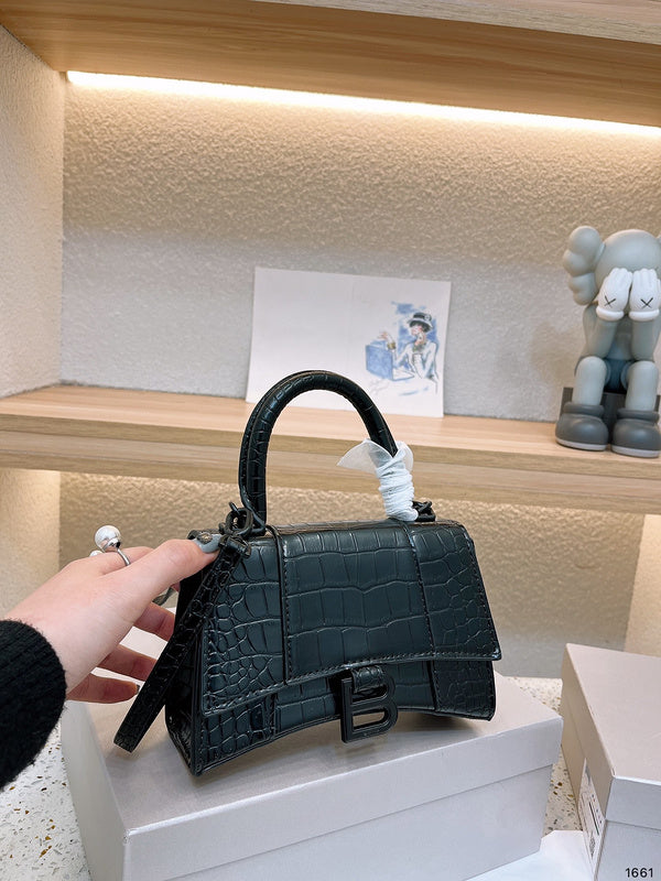 Ziva's Charm handbag – close-up view (one versatile size)