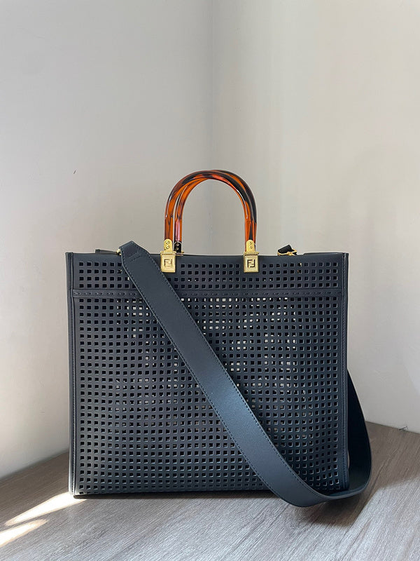 Ziva's Charm handbag – detail view (35cm*17cm*31cm)