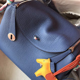  everyday carryall bag styled with outfit 12