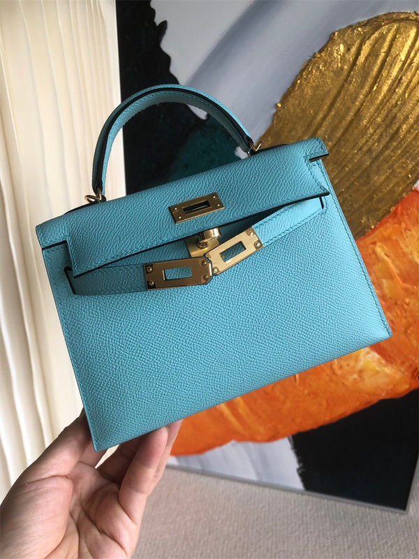  Sophisticated carryall bag front view