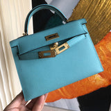  Sophisticated carryall bag front view