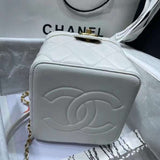  women's handbag, versatile design, view 3