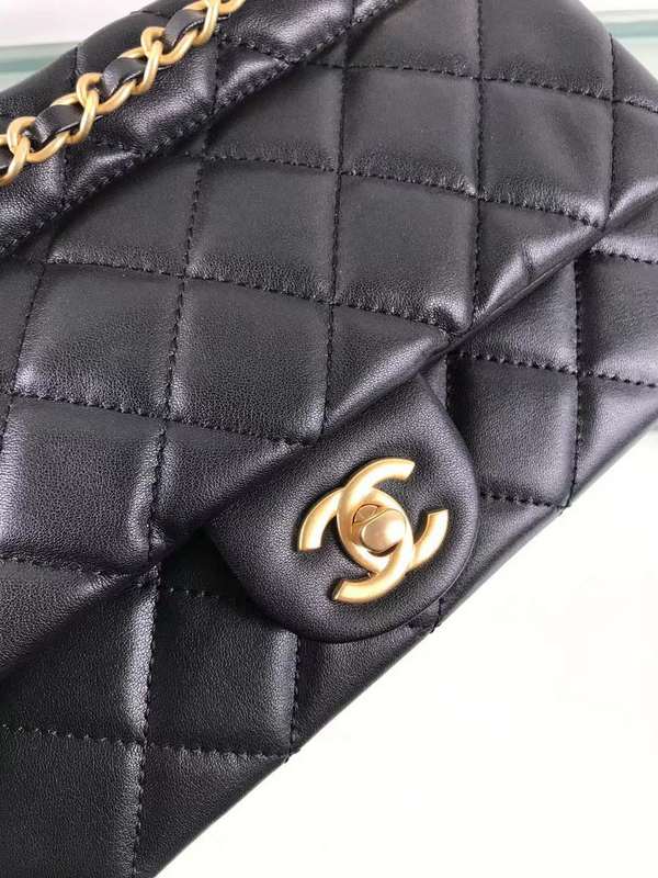 Zivas Charm Modern Edge Designer Handbag (Refined Modern Silhouette) – Close-Up Detail