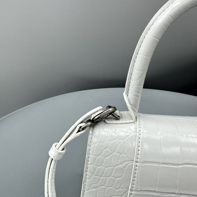 Zivas Charm Effortless Elegance Statement Handbag (Modern Wardrobe Staple) – Styled Look
