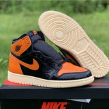 Nike Men's & Women's Luxury Low-Top Trainers — Style 129 hardware detail