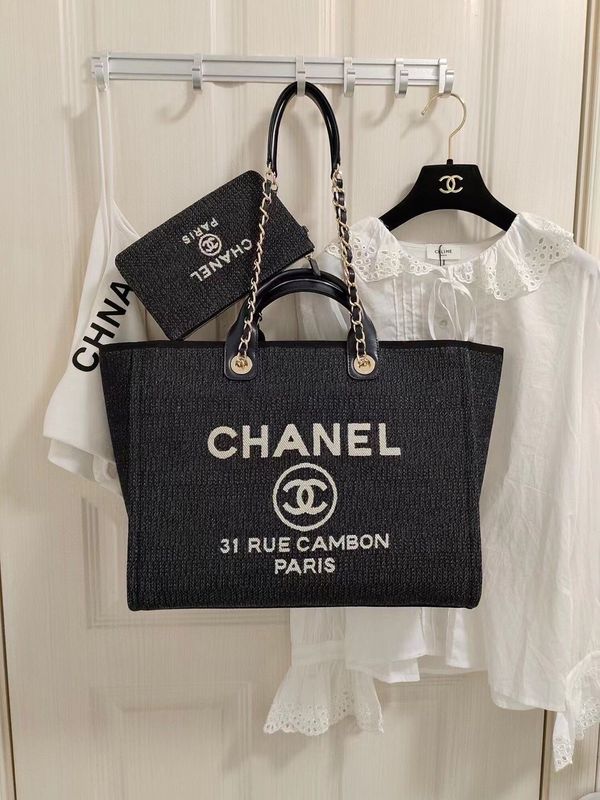  women's handbag, spacious design, view 4