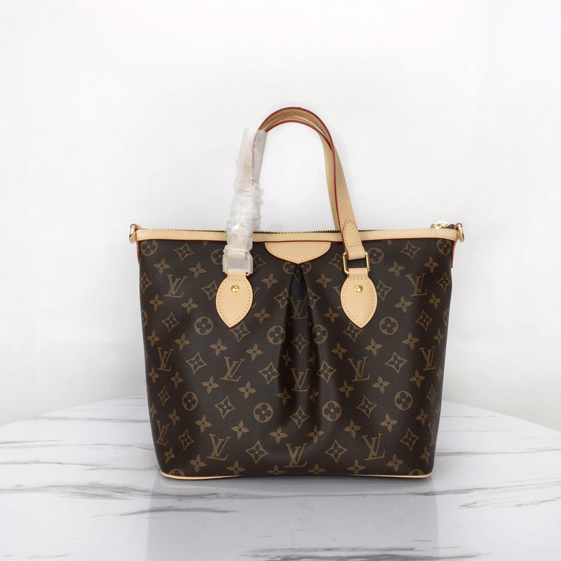 Close-up detail of classic everyday-luxe women's handbag – women's designer-style accessory