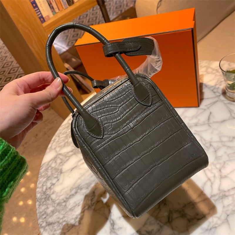  essential structured bag styled with outfit 24