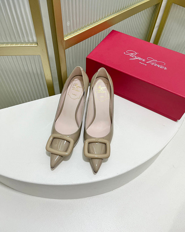 Texture and finish detail of Roger Vivier luxury piece style No.095