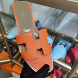 Hermes sandals Style 086 - logo and branding close-up