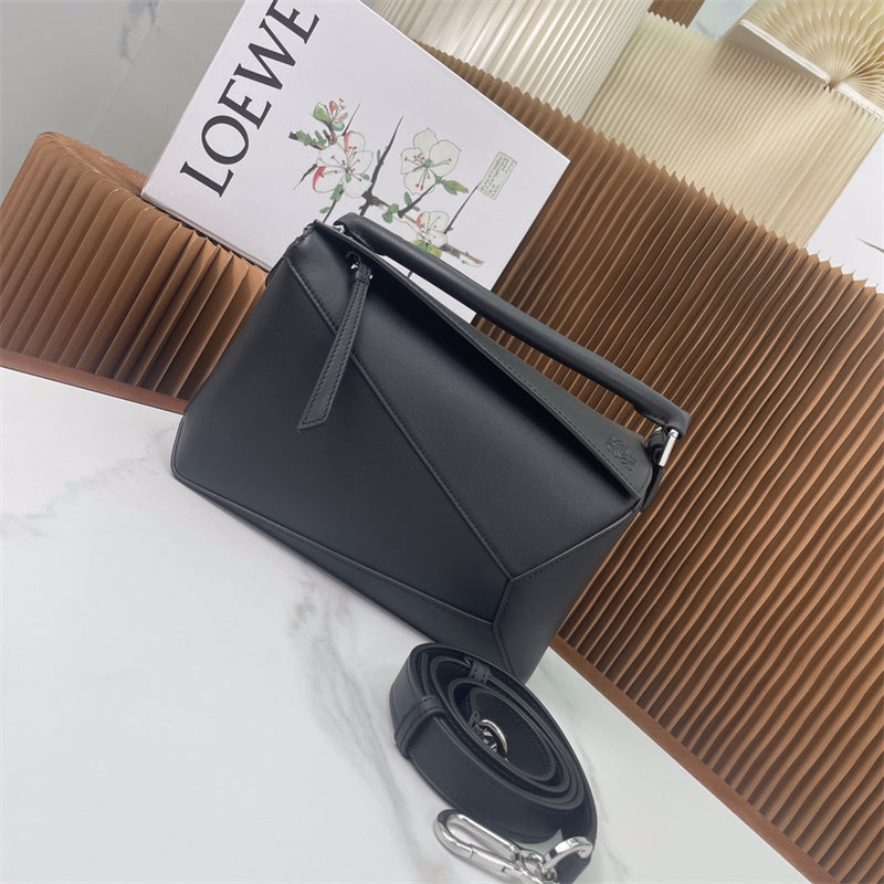 Ziva's Charm handbag – interior view (24cm*16cm*10cm)