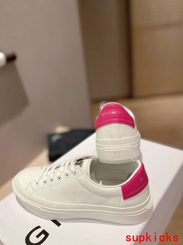 Givenchy shoes Style 017 - logo and branding close-up