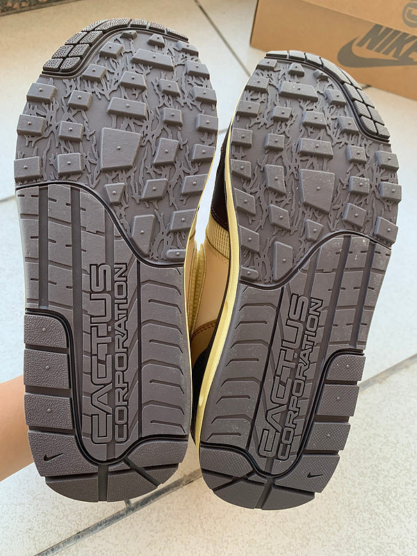 Nike Men's & Women's Designer Low-Top Shoes — Style 197 side view
