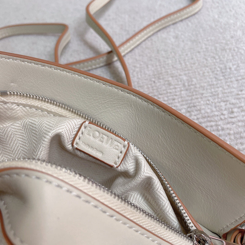 Ziva's Charm handbag – close-up view (18cm*12cm*7cm)