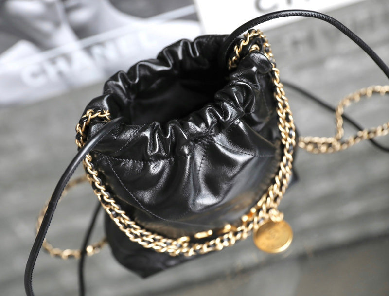Ziva's Charm handbag – back view (one versatile size)