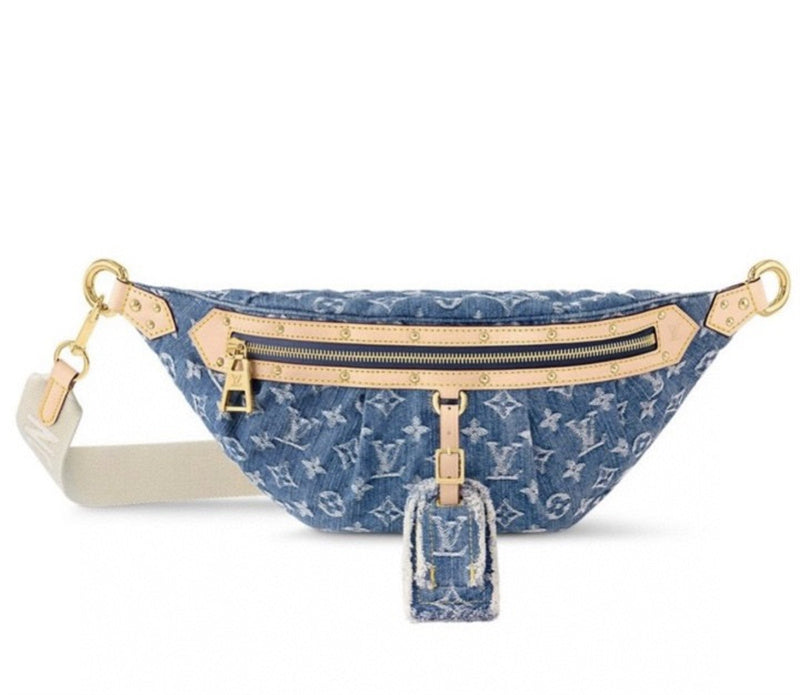  shoulder bag interior and compartment view 9