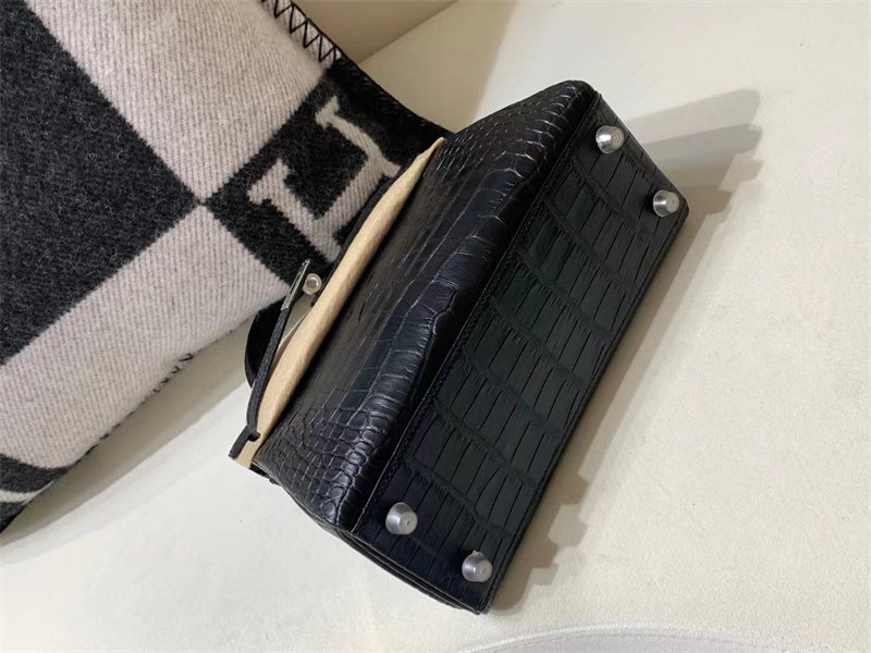 Streamlined handbag styled for everyday wear