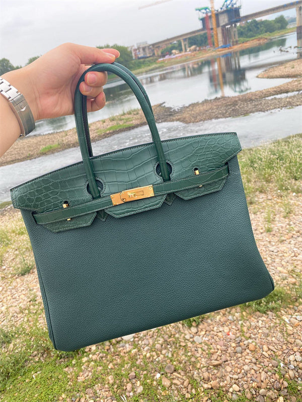  shoulder bag interior and compartment view