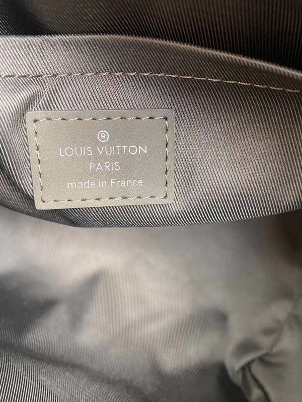 Side profile of premium everyday-luxe women's handbag – women's designer-style accessory