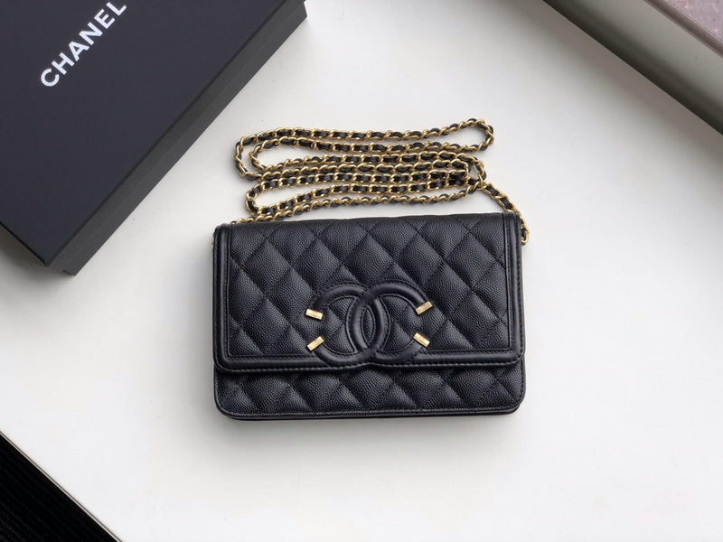 Zivas Charm Modern Edge Fashion Handbag (Statement-Ready Design) – Close-Up Detail