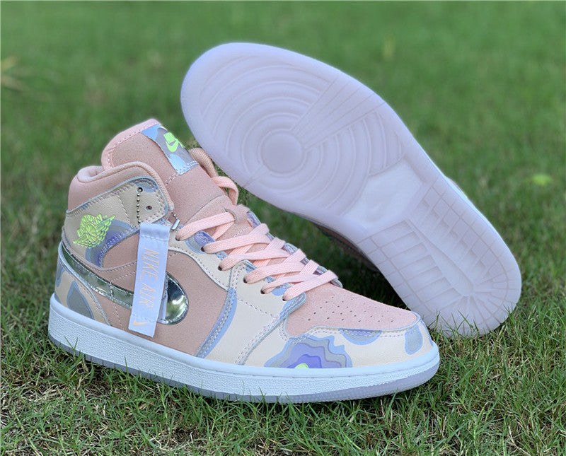 Nike Men's & Women's Designer Low-Top Shoes — Style 125 detail view