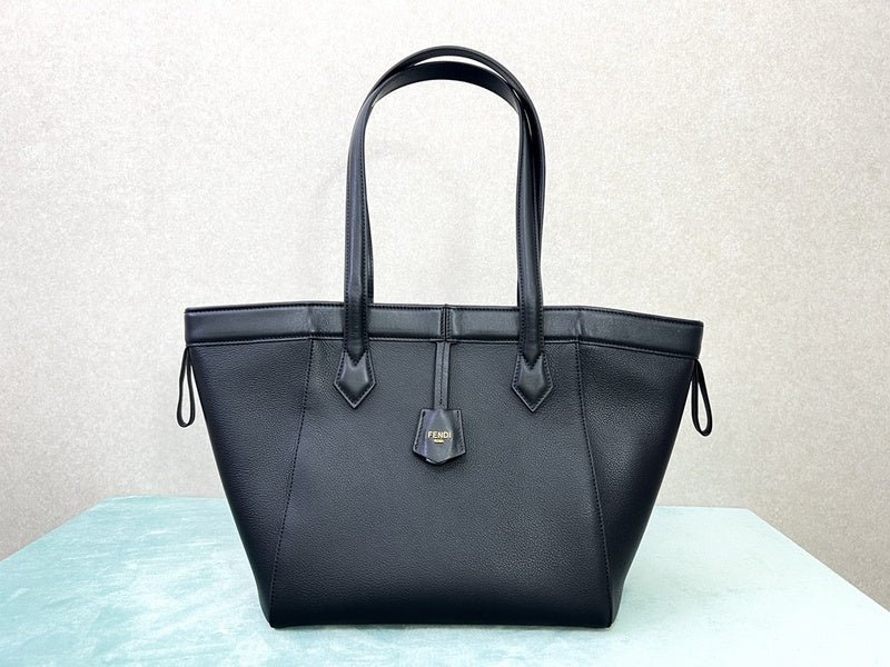 Ziva's Charm handbag – interior view (15cm*18.5cm*18cm)