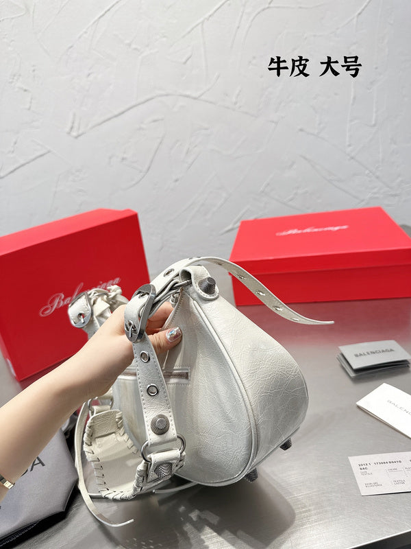 Ziva's Charm handbag – back view (one versatile size)