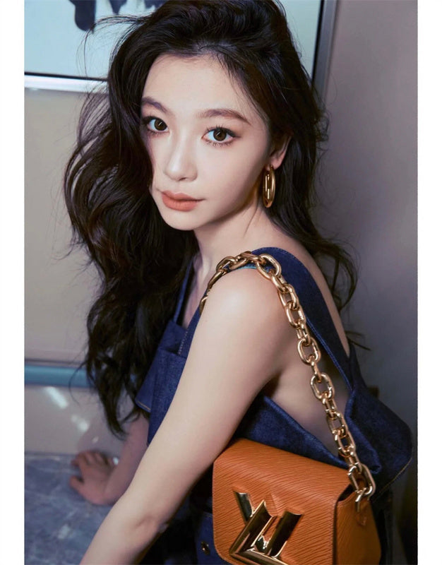  Elegant everyday bag carried on shoulder 28