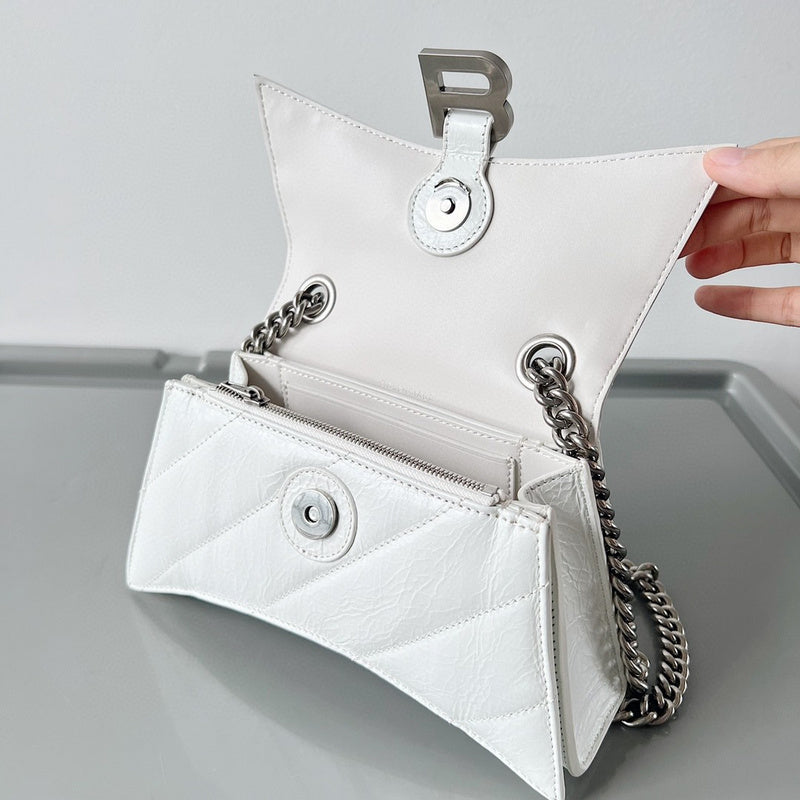 Zivas Charm Contemporary Flair Statement Handbag (Modern Wardrobe Staple) – Detail View