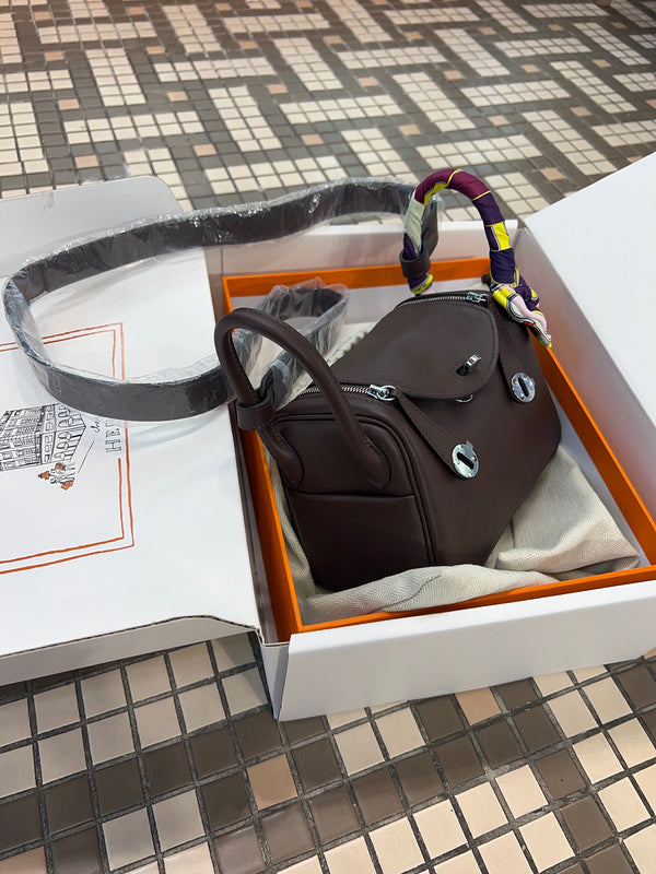 Sleek handbag styled for everyday wear