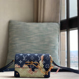  Refined structured bag front view
