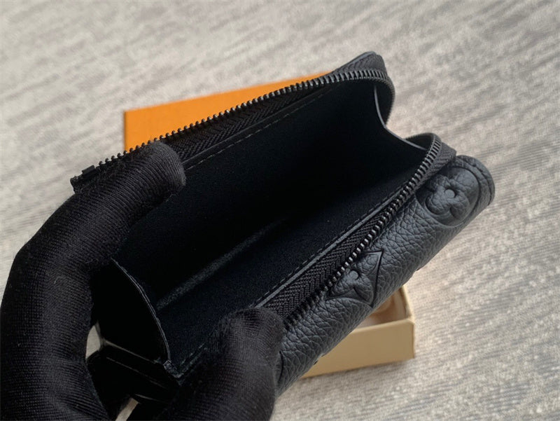  graceful shoulder bag detail view showing craftsmanship
