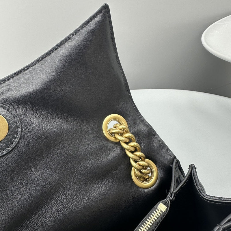Zivas Charm Polished Finish Statement Handbag (Versatile Style Statement) – Close-Up Detail