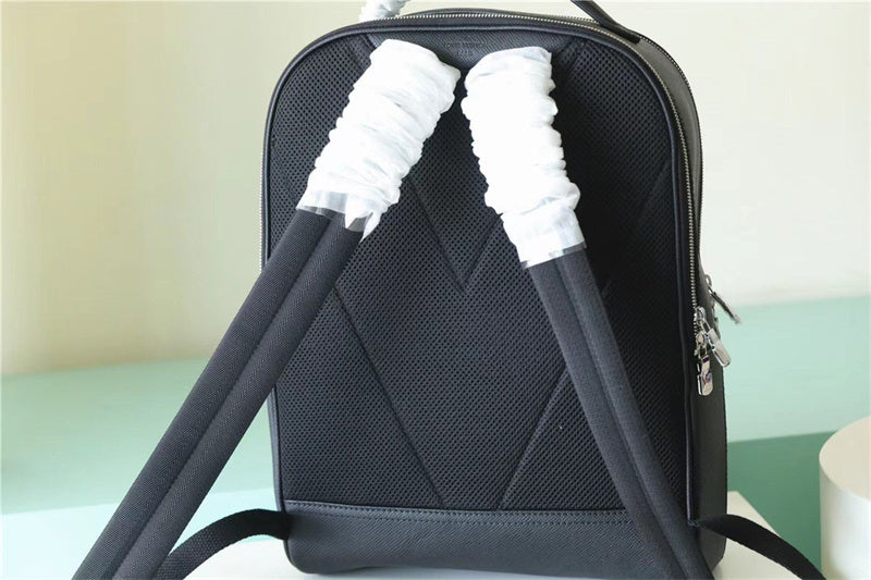  Classic handbag carried on shoulder 22