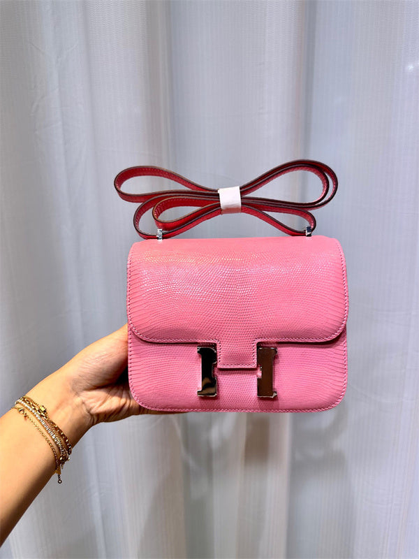 Understated shopper bag front view 25