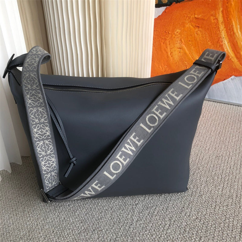 Ziva's Charm handbag – front view (33cm*29cm*16cm)