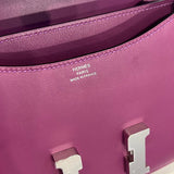Fluid handbag styled for everyday wear