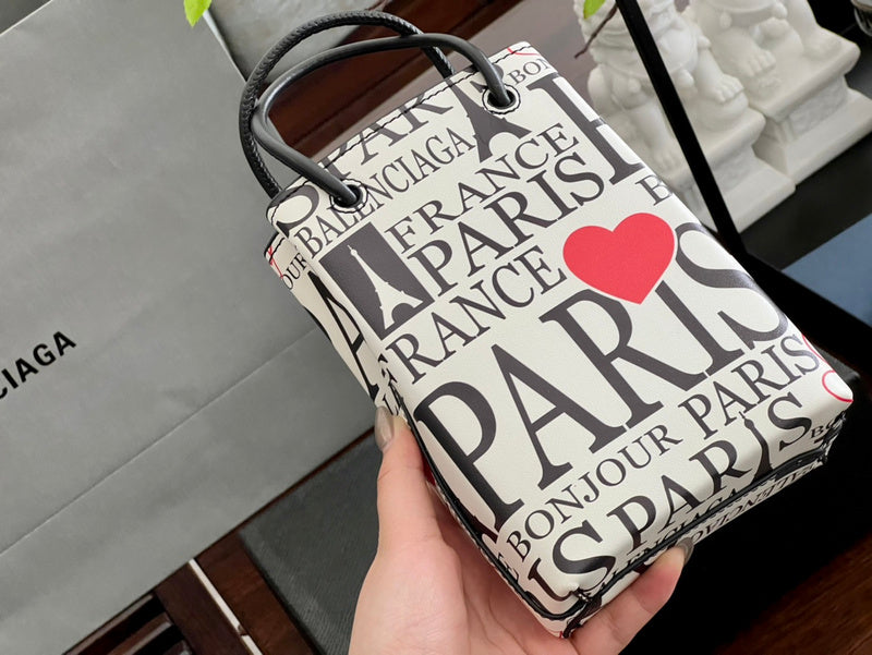 Ziva's Charm handbag – detail view (one versatile size)