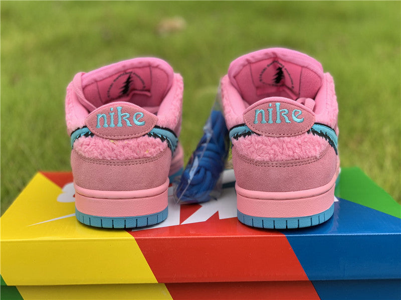 Nike Men's & Women's Premium Low-Top Trainers — Style 085 interior view