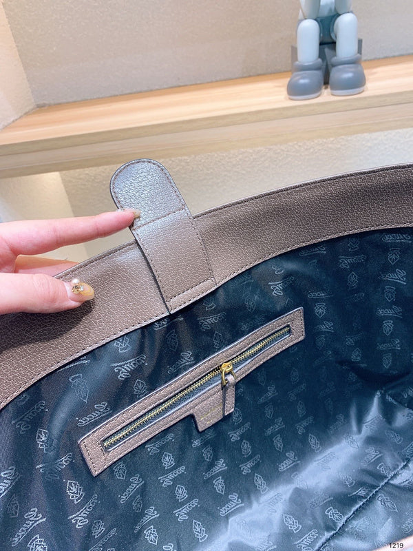 Ziva's Charm handbag – lifestyle view (one versatile size)