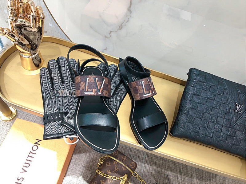 Full silhouette view of Louis Vuitton luxury piece style No.067