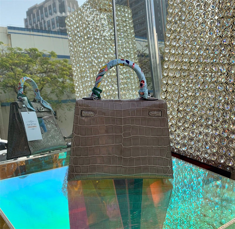  structured bag interior and compartment view