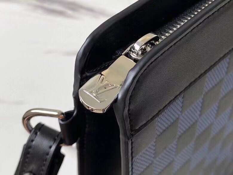 Handle and strap detail of modern premium women's handbag – women's luxury handbag