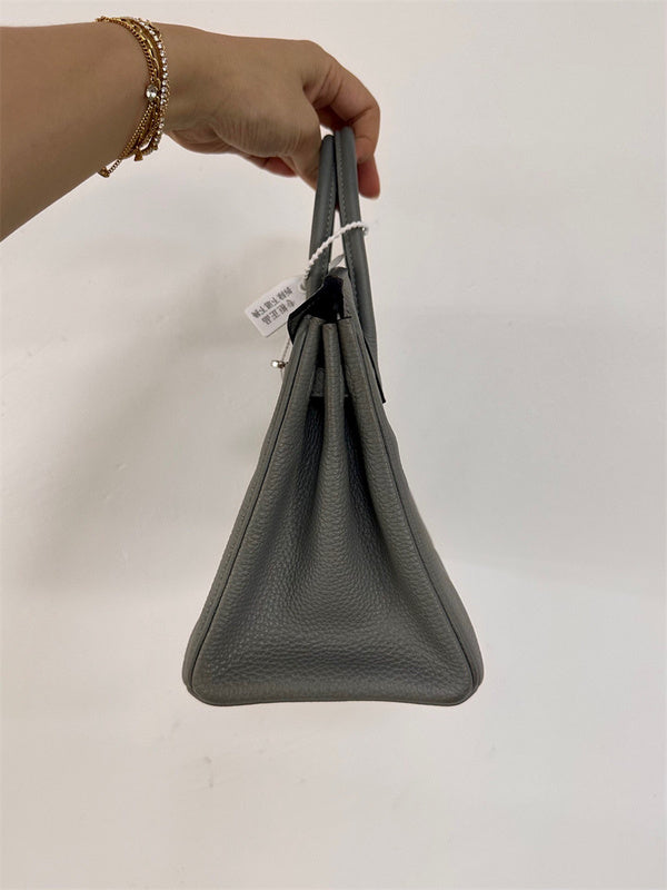  signature shopper bag styled with outfit 18